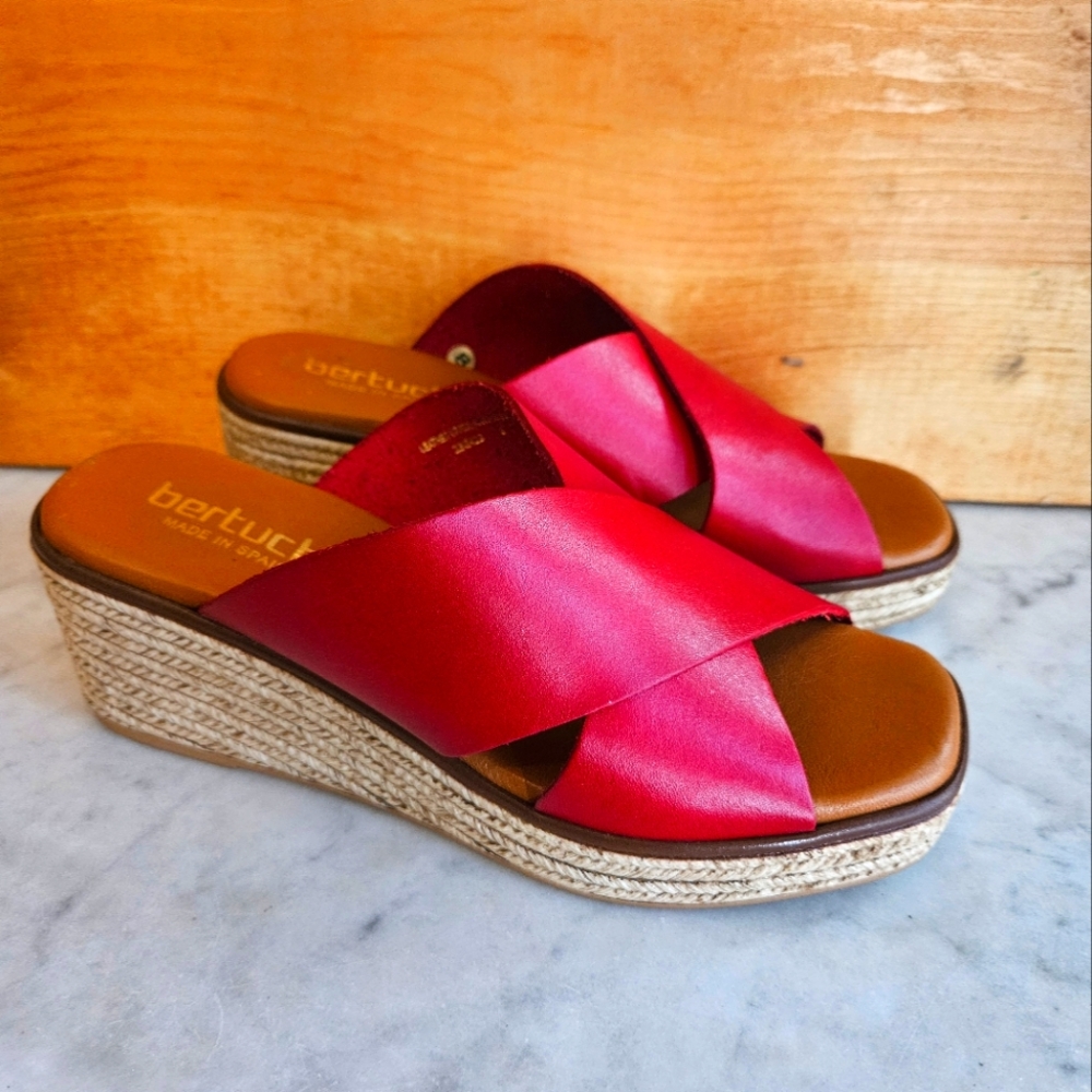 NEW Bertuchi Women's Red Wedge Sandals Genuine Leatger Size 8